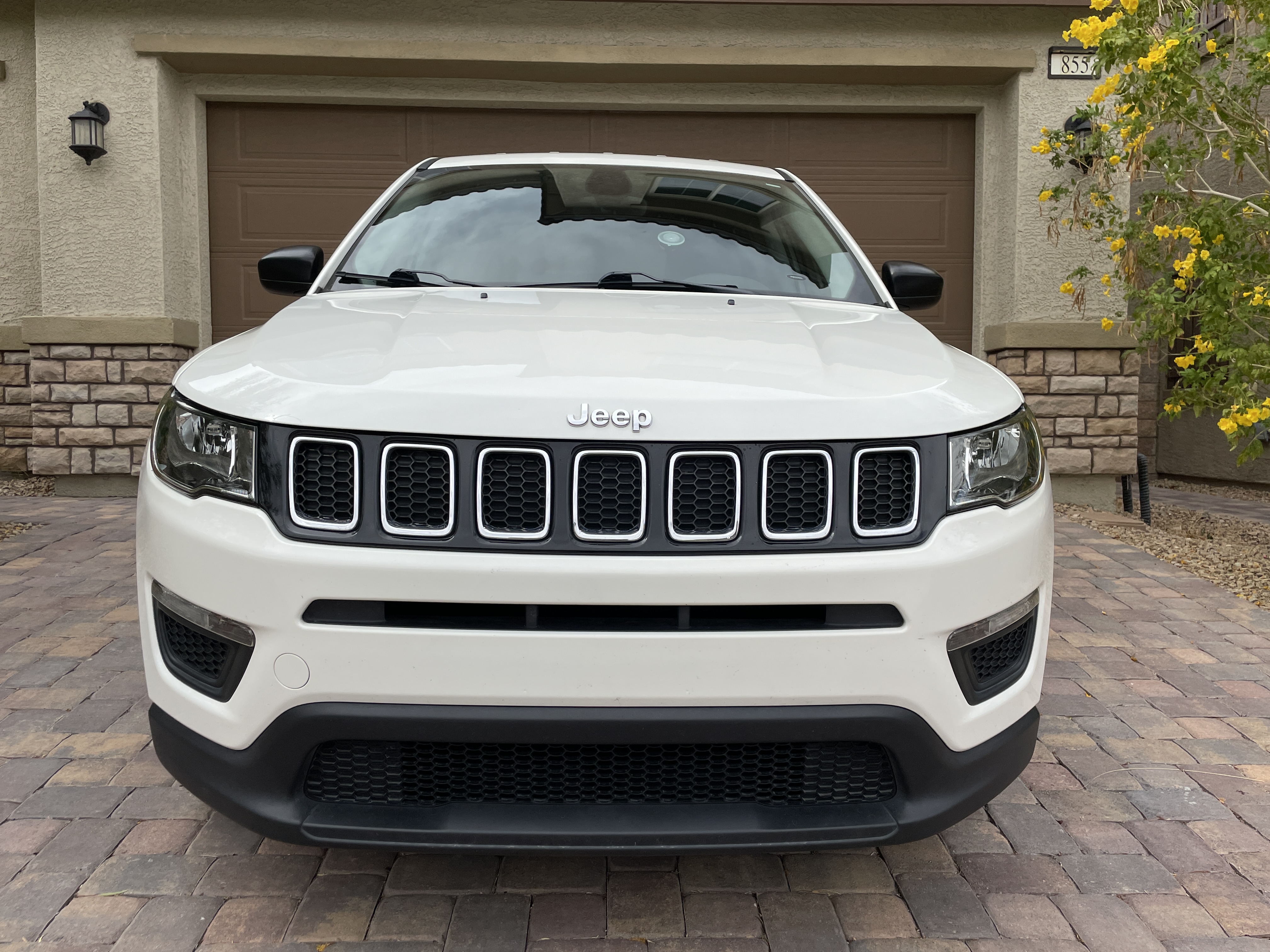 Used 2018 Jeep Compass Sport FWD image 1