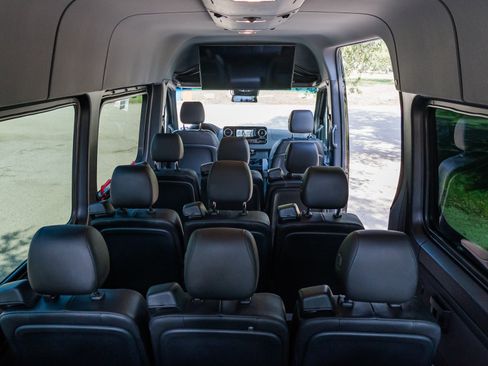 Used 2023 Mercedes-Benz Sprinter 2500 image 8