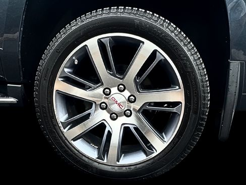 Used 2019 GMC Yukon XL SLT image 11