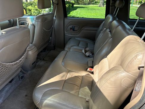 Used 1998 GMC Suburban 4WD w/ Marketing Opt Pkg 3 image 2