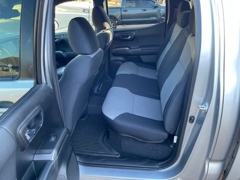 Used 2022 Toyota Tacoma TRD Sport w/ Technology Package RWD image 17