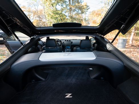 Used 2005 Nissan 350Z 35th Anniversary Edition w/ (N93) Cargo Convenience Pkg image 17