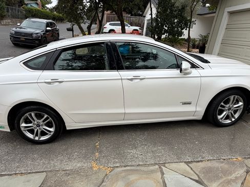 Used 2016 Ford Fusion Energi Titanium FWD image 2