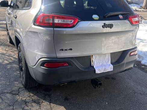 Used 2017 Jeep Cherokee Sport w/ Cold Weather Group image 16