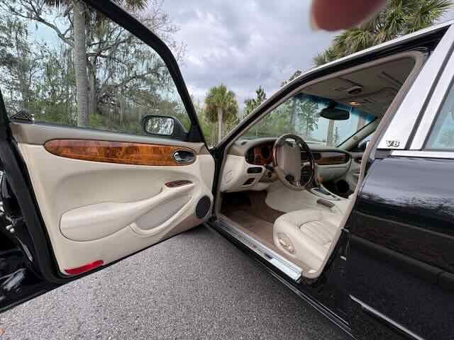 Used 2003 Jaguar XJ8 RWD image 9