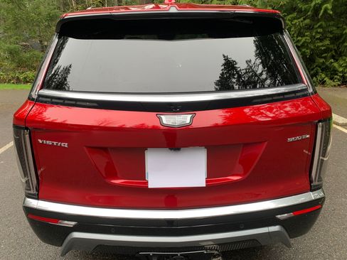 Used 2026 Cadillac Vistiq Luxury image 14