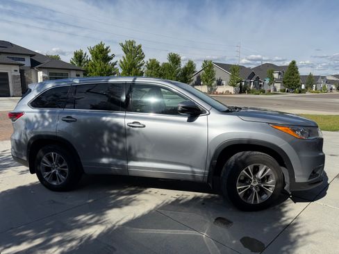 Used 2014 Toyota Highlander XLE AWD/4WD image 2