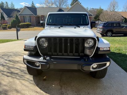 Used 2021 Jeep Gladiator Overland w/ Popular Equipment Package