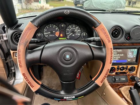 Used 1999 MAZDA MX-5 Miata Convertible 2D image 10