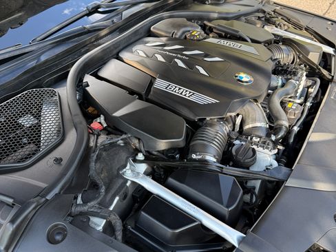 Used 2021 BMW 750i xDrive w/ Executive Package image 8