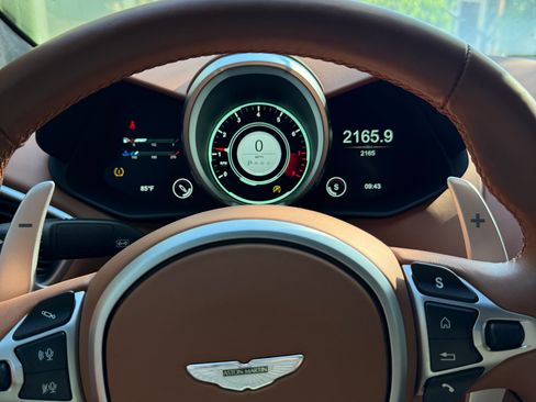 Used 2023 Aston Martin V8 Vantage Coupe RWD image 9