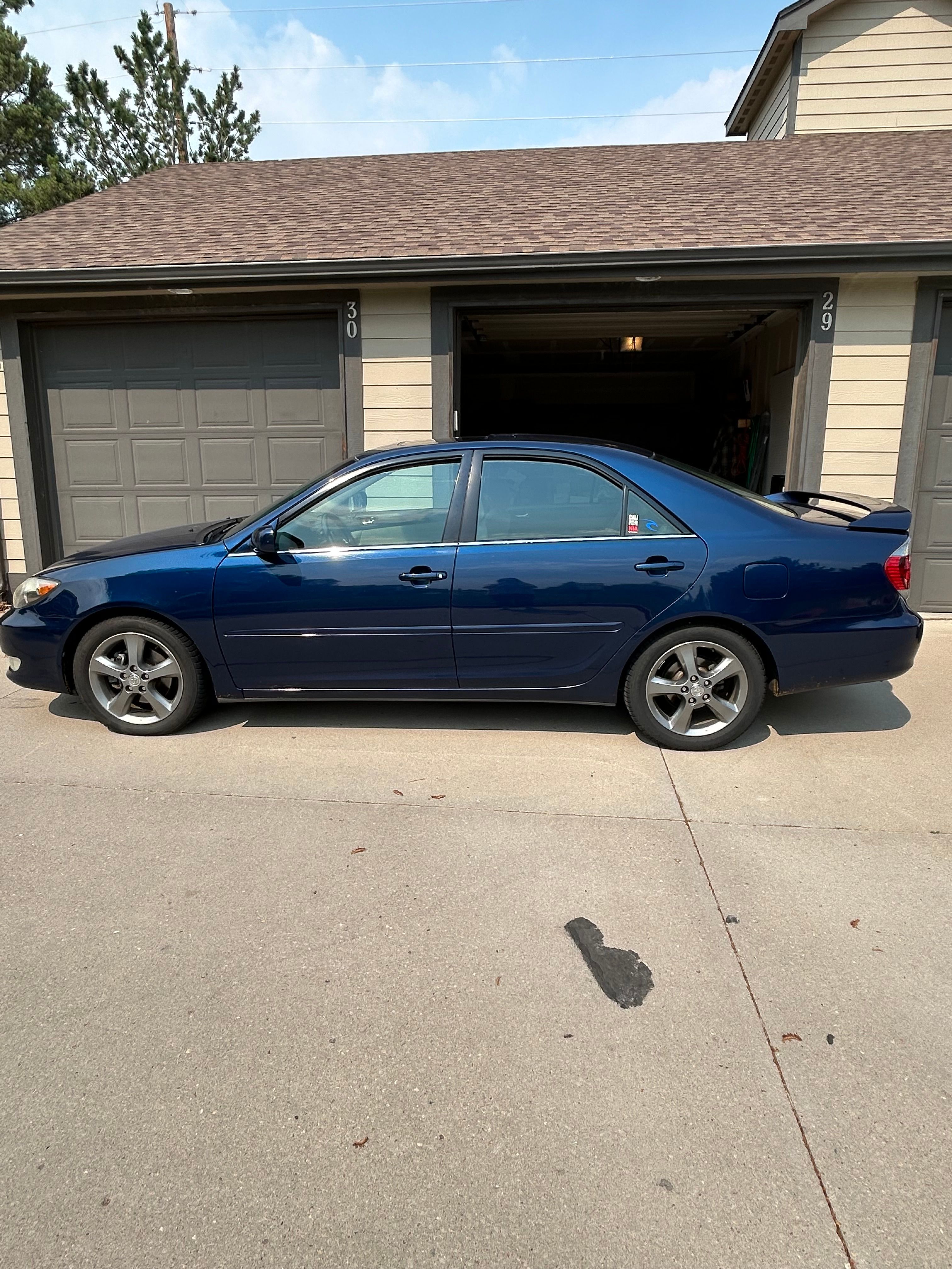Used 2005 Toyota Camry SE FWD image 4