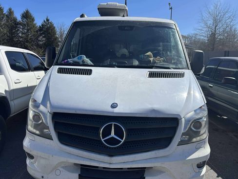 Used 2015 Mercedes-Benz Sprinter 2500 image 14