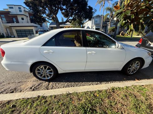 Used 2004 Toyota Camry LE image 6