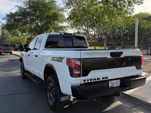 Used 2021 Nissan Titan PRO-4X w/ Pro-4x Convenience Package image 9