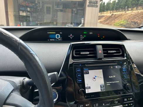 Used 2016 Toyota Prius Four w/ Advanced Technology Package FWD image 8