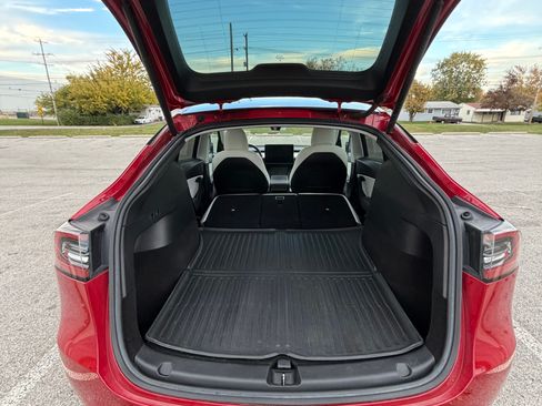 Used 2021 Tesla Model Y Performance image 17