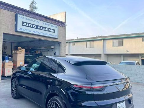 Used 2021 Porsche Cayenne Coupe image 12