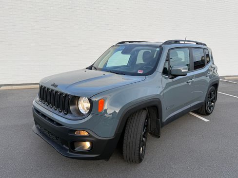 Used 2018 Jeep Renegade Altitude w/ Popular Equipment Group image 2
