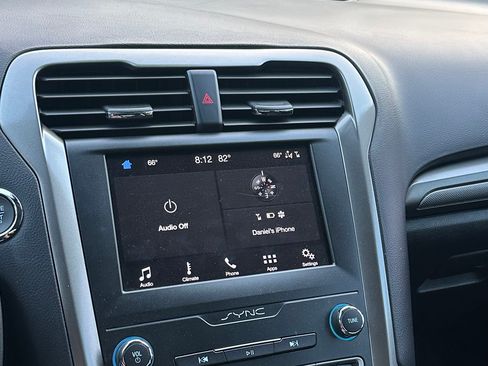 Used 2019 Ford Fusion SE FWD image 11