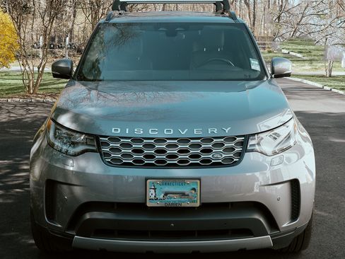 Used 2023 Land Rover Discovery S image 5