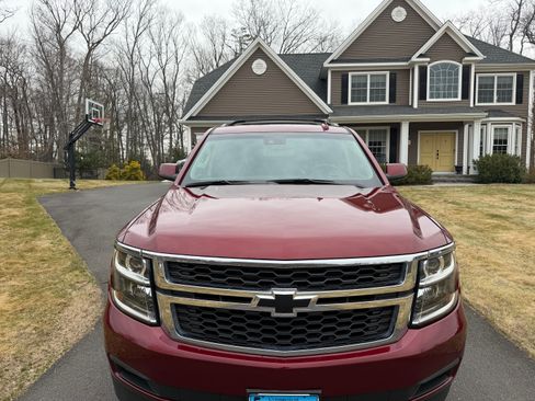 Used 2019 Chevrolet Suburban LT image 2