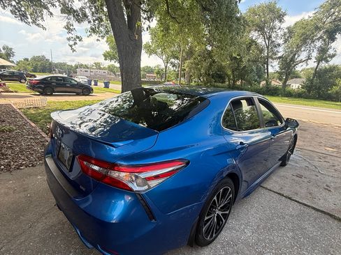Used 2018 Toyota Camry SE w/ Moonroof Package FWD image 8