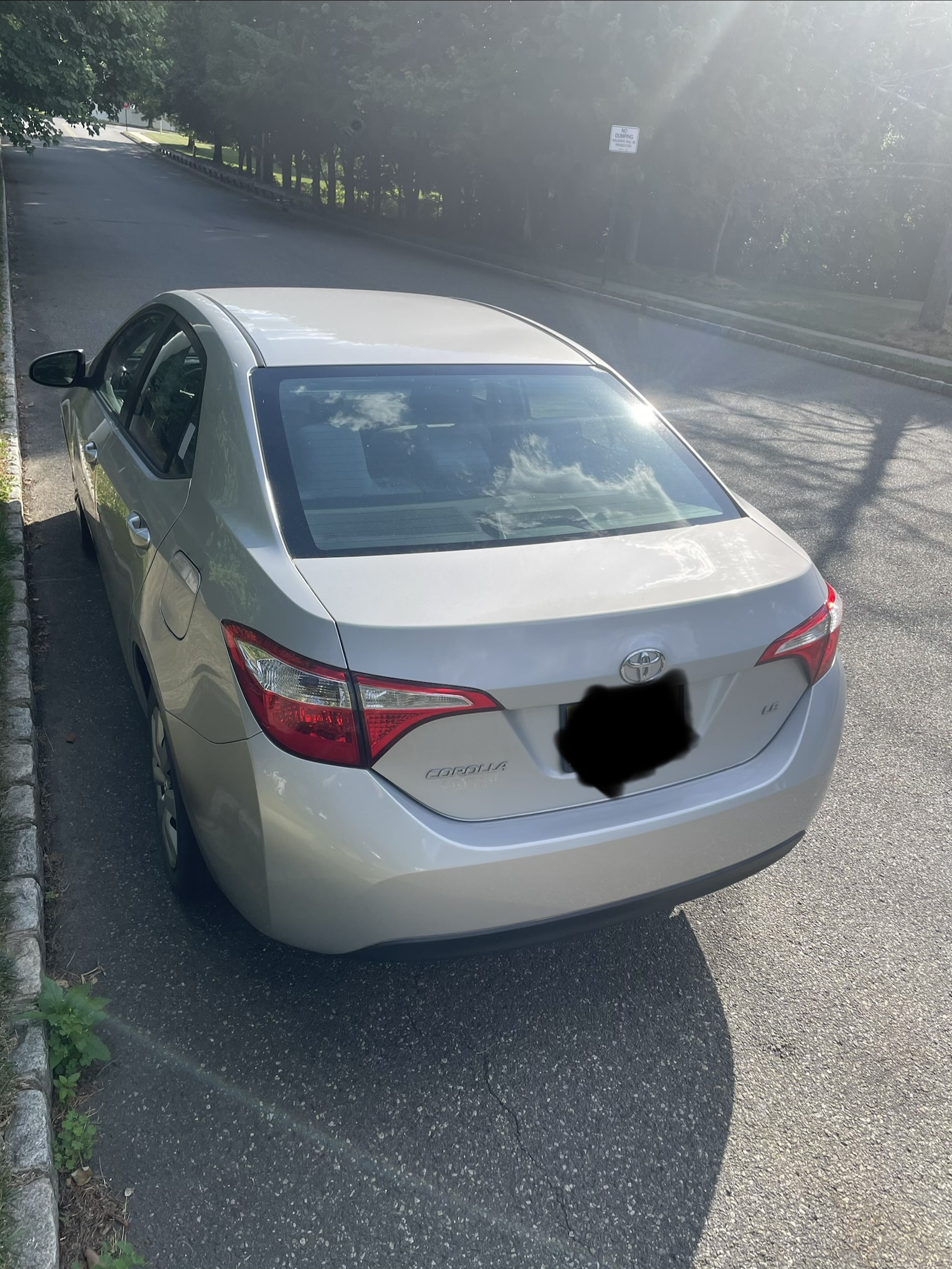 Used 2015 Toyota Corolla LE FWD image 2