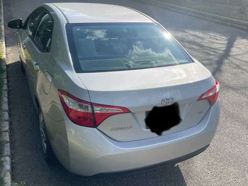 Used 2015 Toyota Corolla LE FWD image 2