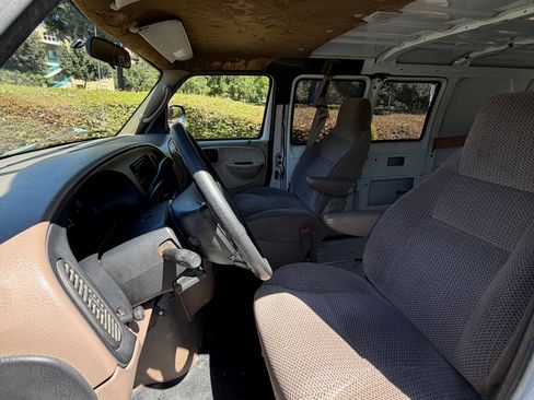 Used 2002 Dodge B2500 RWD image 9