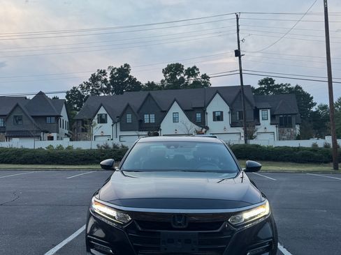 Used 2020 Honda Accord Sport image 4