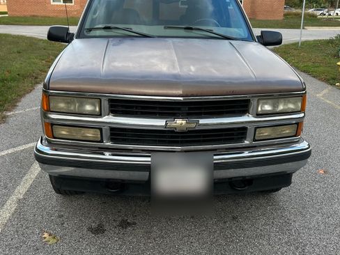 Used 1998 Chevrolet Suburban 4WD w/ Preferred Equipment Group 3 image 4