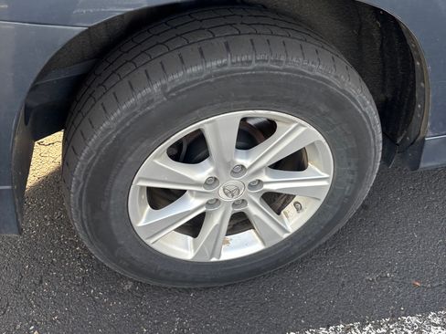 Used 2012 Toyota Highlander 4WD Hybrid w/ Cold Weather Pkg image 18