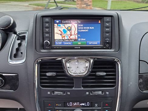 Used 2013 Chrysler Town & Country Touring-L w/ Entertainment Group #2 image 10