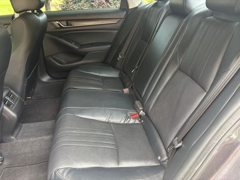 Used 2018 Honda Accord Touring image 10