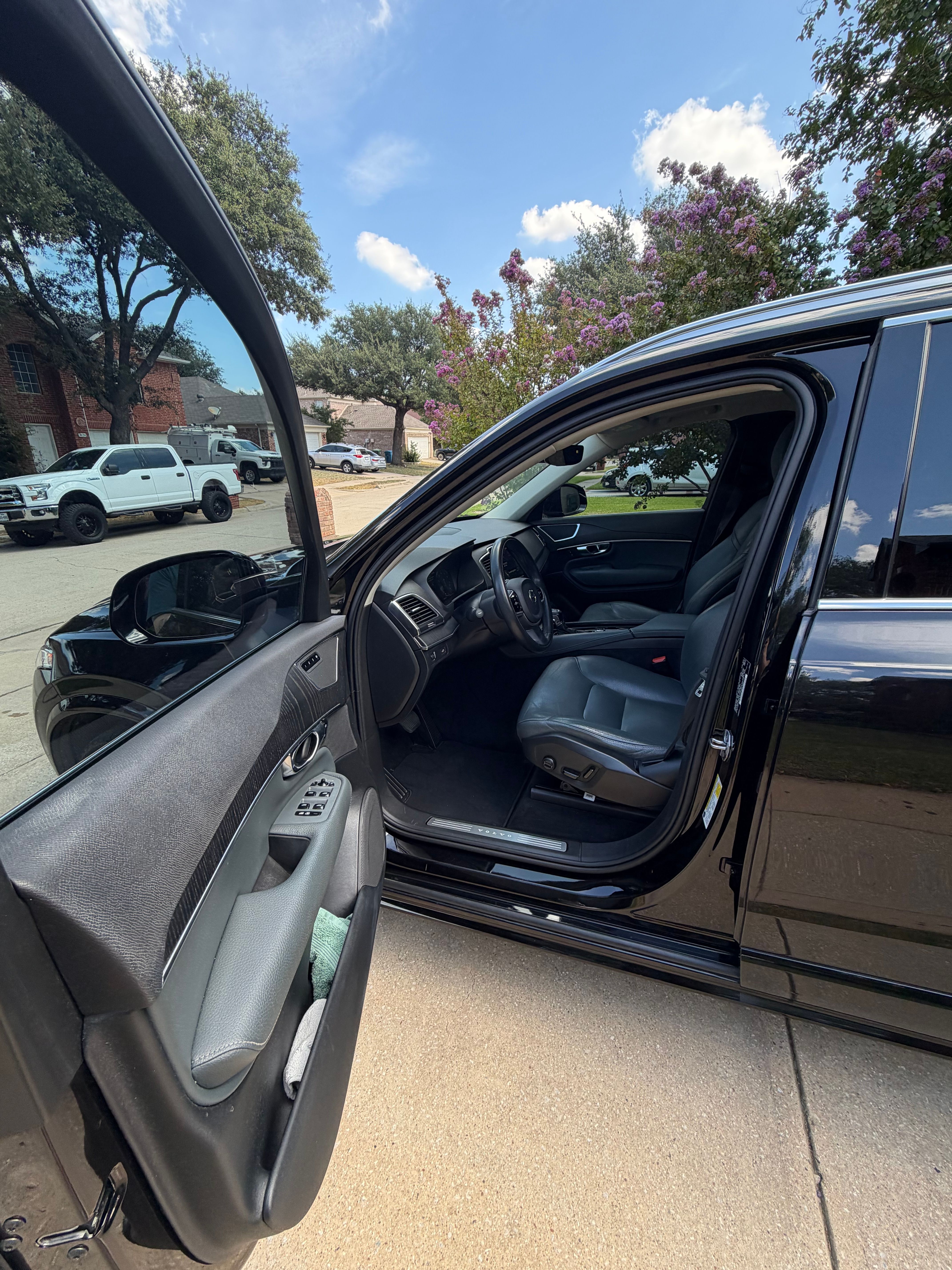 Used 2020 Volvo XC90 T6 Momentum w/ Protection Package AWD/4WD image 11
