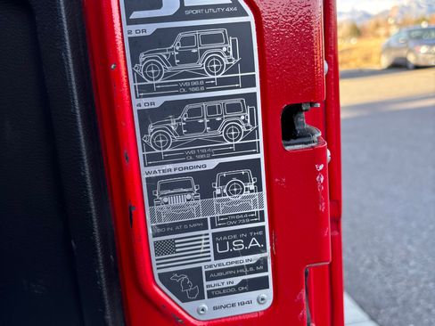 Used 2018 Jeep Wrangler Unlimited Sport S AWD/4WD image 15