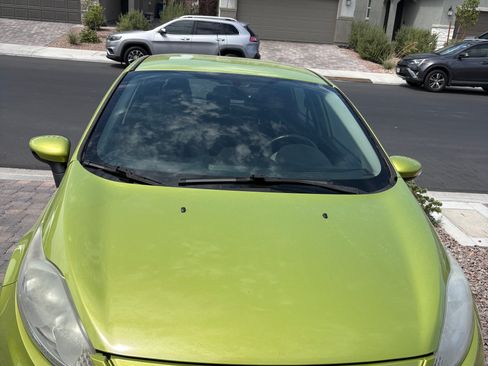 Used 2011 Ford Fiesta SES w/ Cargo Management Pkg FWD image 4