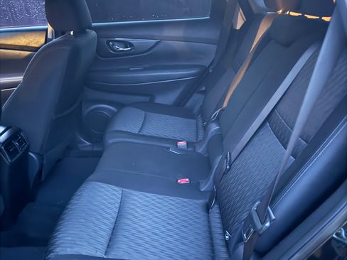 Used 2017 Nissan Rogue SV image 13