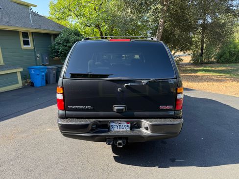 Used 2003 GMC Yukon XL Denali image 4