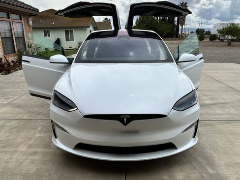 Used 2024 Tesla Model X image 1