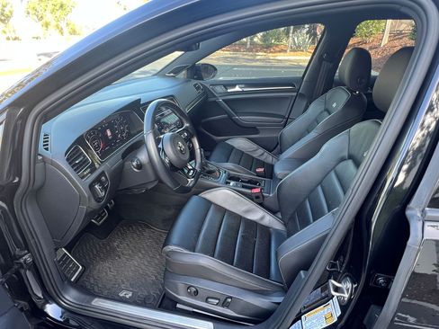 Used 2018 Volkswagen Golf R 4-Door image 15