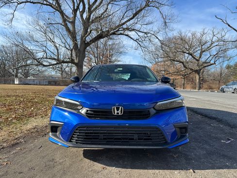 Used 2022 Honda Civic Sport image 2