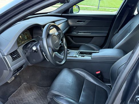 Used 2020 Jaguar XF S image 11