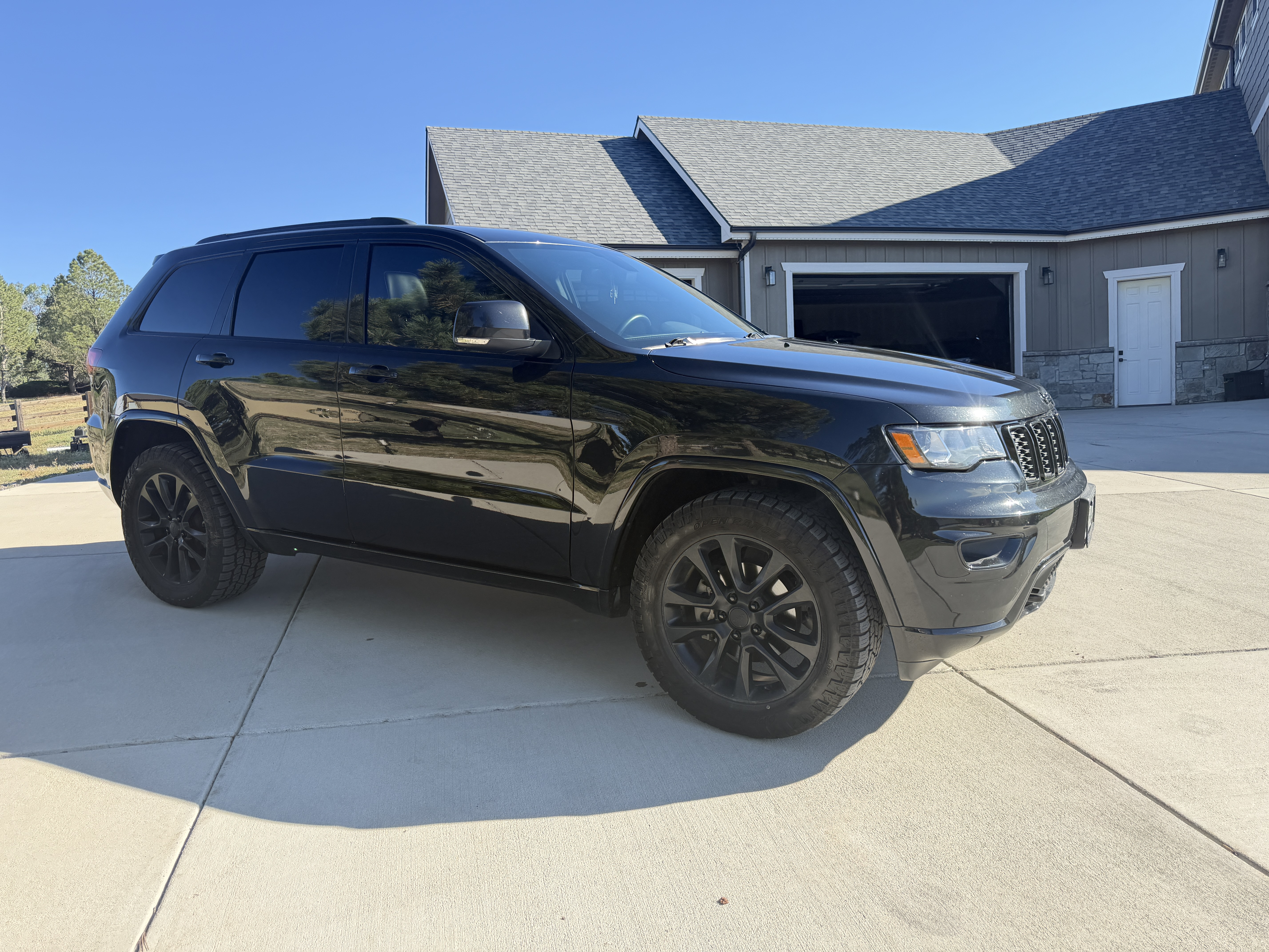 Used 2016 Jeep Grand Cherokee Limited 75th Anniversary AWD/4WD image 6
