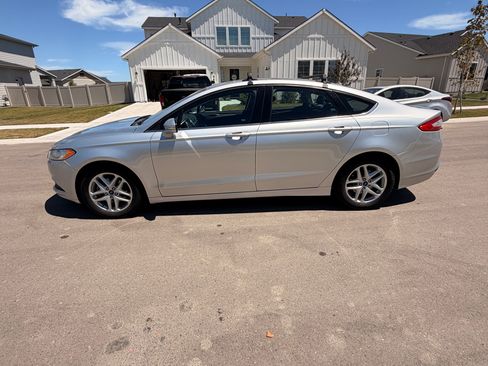 Used 2014 Ford Fusion SE FWD image 4