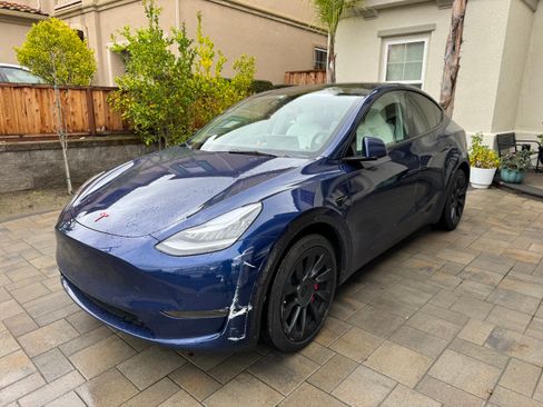 Used 2022 Tesla Model Y Long Range image 4