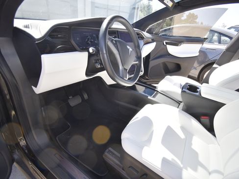 Used 2020 Tesla Model X Long Range image 17