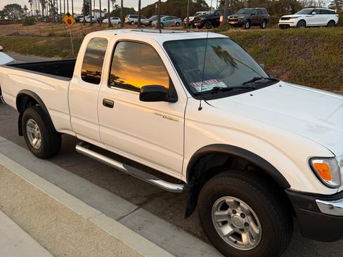 Used 1999 Toyota Tacoma PreRunner RWD image 2