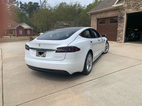 Used 2020 Tesla Model S Long Range Plus image 7